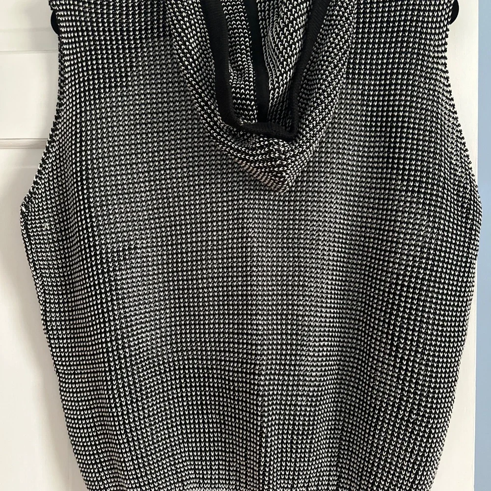 Vest - Picture 2 of 3